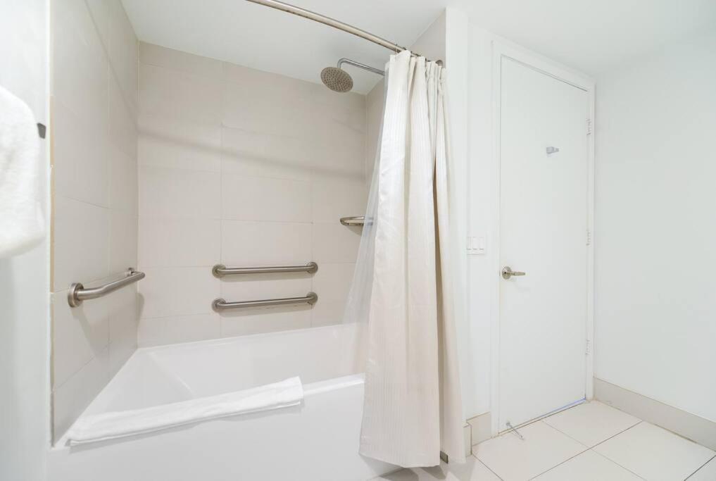 Awesome 2Br Condo Beachwalk Resort Hallandale Beach Eksteriør bilde